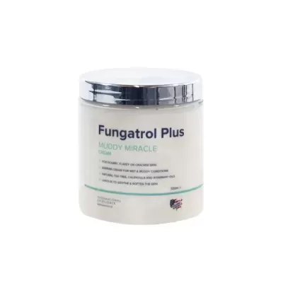 Frasco branco de creme Fungatrol Plus com tampa prateada