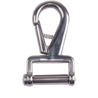 Mosquetão metálico prateado com mola visível