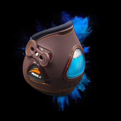 Sapata de proteção castanha para casco de cavalo com amortecedor azul e etiqueta eQuick ult