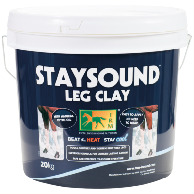 Balde azul escuro com tampa branca do produto STAYSOUND LEG CLAY para pernas de cavalos.