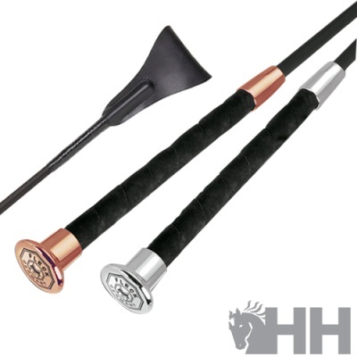 Rédeas negras com punhos em preto e acabamentos metálicos cobre e prata, logo HH cinza no fundo branco