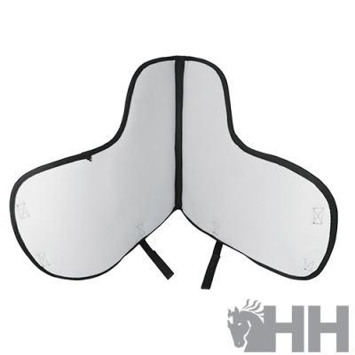 Protetor de assento branco com contorno preto e tiras de fixação