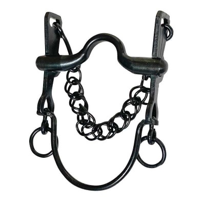 Freio de cavalo em metal preto com corrente e argolas