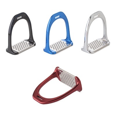 Estribos metálicos coloridos com base perfurada