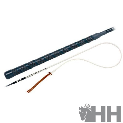Chicote de equitação preto e branco com fitas castanhas e logo HH em fundo branco