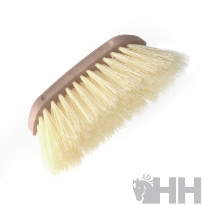 Escova de mão com cabo de madeira e cerdas amarelas