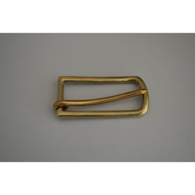 Fivela de cinto retangular dourada de metal