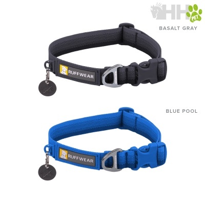 Duas trelas para cães, cinza e azul, com fivela preta e etiqueta RUFFWEAR.