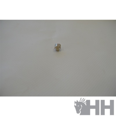 Parafuso pequeno de metal com cabeça sextavada sobre superfície branca