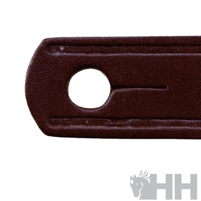 Peça castanha com furo circular e relevo em couro sintético