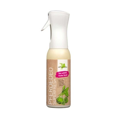 Frasco pulverizador branco com etiqueta castanha e folhas verdes