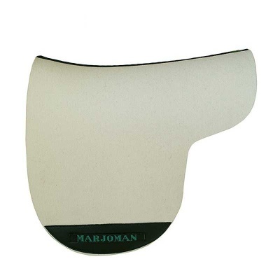 Sela branca e preta com texto MARJOMAN