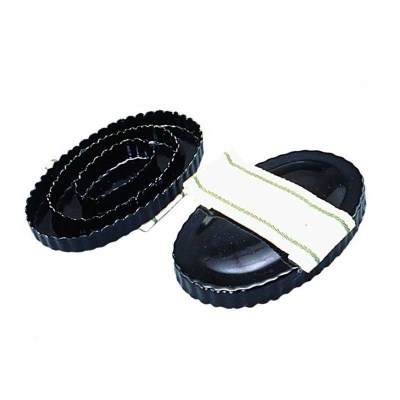 Conjunto de formas de tarte em metal preto com bordas onduladas