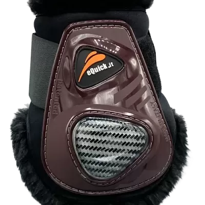 Proteção para casco de cavalo preta com pele de carneiro, detalhes castanhos e logo eQuick.it