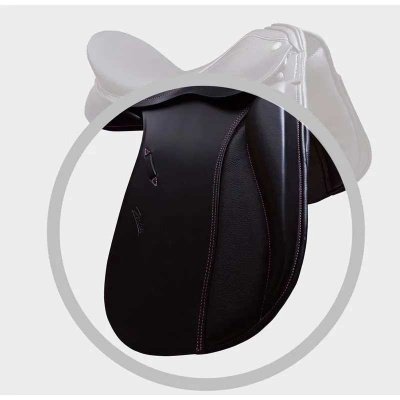 Sela de equitação preta em couro com costuras vermelhas