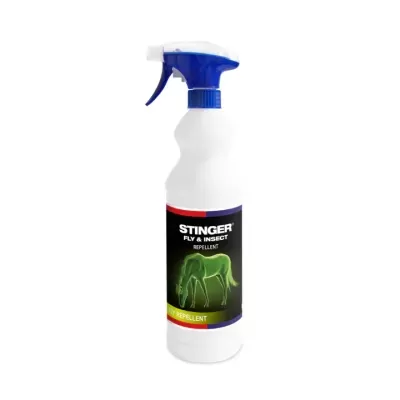 Frasco branco com pulverizador azul de repelente de moscas e insetos STINGER com etiqueta preta e verde