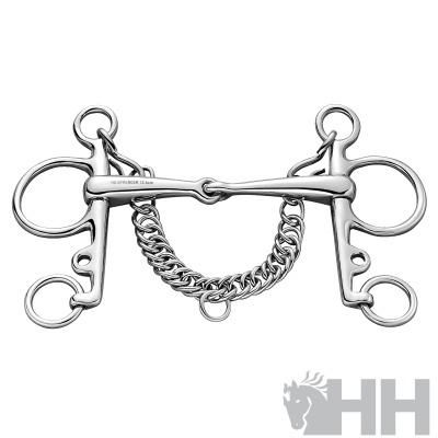 Freio de cavalo em metal prateado com duas grandes argolas e corrente entre as partes