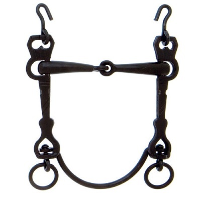 Freio de aço preto para equitação com anéis e ganchos em fundo branco