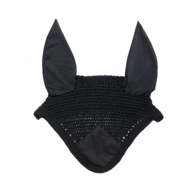 Touca preta para cavalo em crochet com recortes em tecido nas orelhas e parte frontal