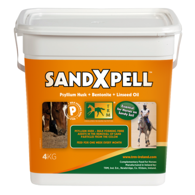 Recipiente branco com suplemento para cavalos SANDXPELL com tampa