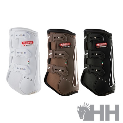 Três protetores para cavalos em branco, castanho e preto com fechos ajustáveis e etiquetas vermelhas 'KIDO SEASON'