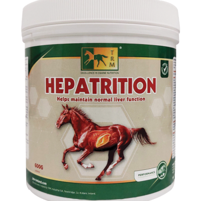 Embalagem de suplemento para cavalos HEPATRITION com imagem de cavalo e texto em inglês