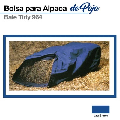 Bolsa para alpaca azul navy com feno dentro em chão de palha