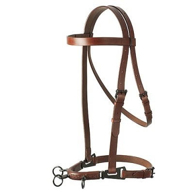 Cabresto de cavalo em couro castanho com peças metálicas