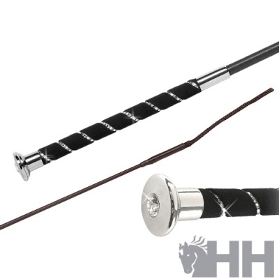 Chicote de equitação preto com detalhes metálicos prateados sobre fundo branco com logotipo HH