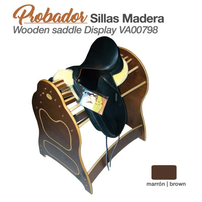 Expositor de sela de madeira castanha com sela preta para equitação