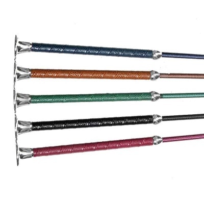 Cinco varas de massagem coloridas com cabos texturizados e pontas metálicas