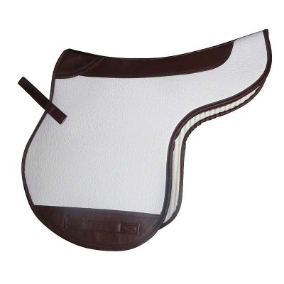Selim de cavalo branco com detalhes castanhos escuros