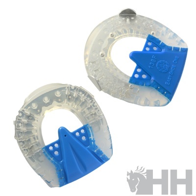 Dois protetores de cascos transparentes com partes azuis e textura com relevos