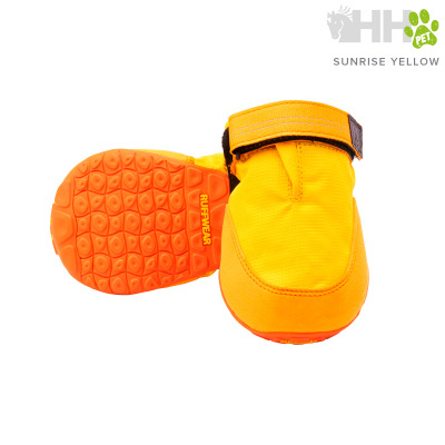 Botas com sola laranja antiderrapante e parte superior amarela para cães.