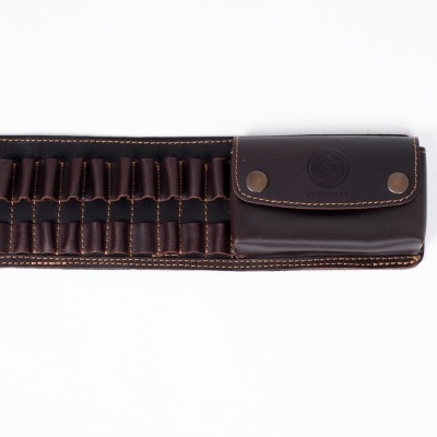 Estojo de pele castanha com elásticos e bolso com fecho e texto EMBRAGA