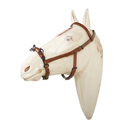 Cabeça de cavalo decorativa com cabresto castanho