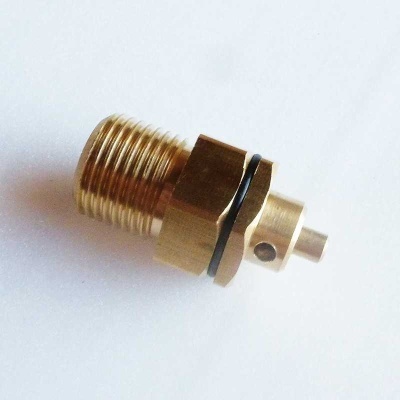 Peça metálica dourada com rosca e anel de vedação