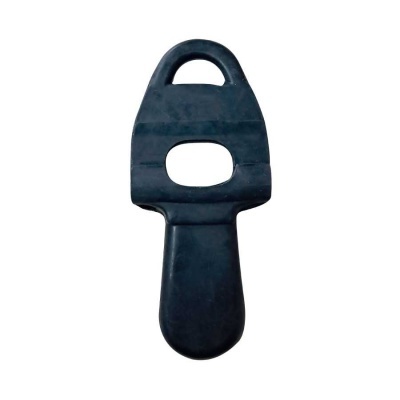 Abridor de garrafas preto em plástico com duas aberturas e formato ergonómico