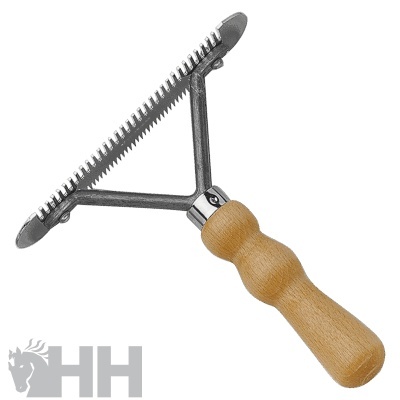 Raspador de limpeza com cabo de madeira e lâmina metálica serrilhada