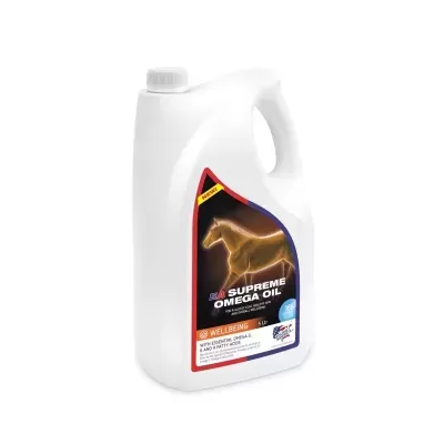 Recipiente plástico branco com rótulo de óleo Omega para cavalos