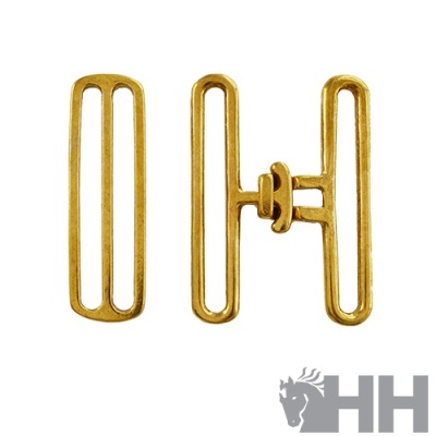 Três fivelas metálicas douradas para roupa ou acessórios.