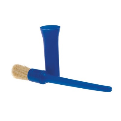 Pincel de limpeza azul com suporte azul e cerdas claras