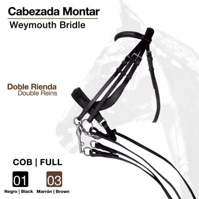 Cabeçada de montar preta tipo Weymouth Bridle com duplas rédeas em fundo branco