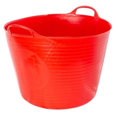 balde plástico vermelho com alças e linhas horizontais