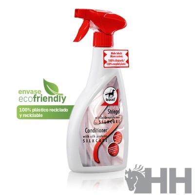 Frasco pulverizador branco e vermelho com rótulo de condicionador Silkcare