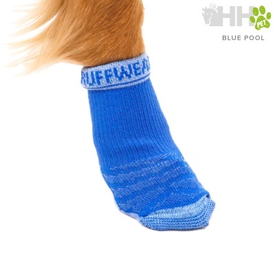 Meia azul para pata de cão com texto 'RUFFWEAR'