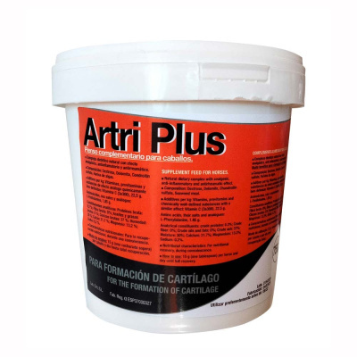Embalagem branca de suplemento alimentar para cavalos Artri Plus com rótulo vermelho e preto