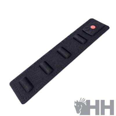 faixa extensível preta com cinco almofadas e ponto vermelho