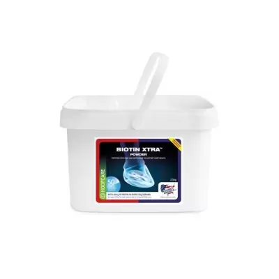 Recipiente branco com rótulo colorido de suplemento Biotin Xtra powder para cuidado de cascos