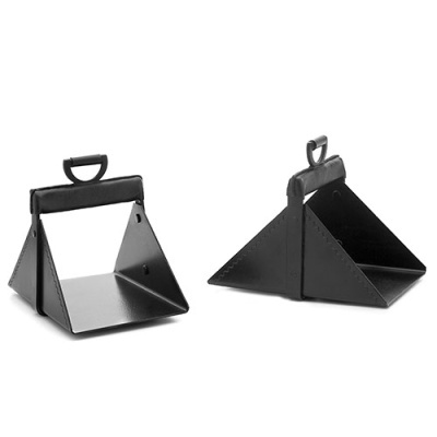 Estribeiras de metal pretas foscas com pega inclinada